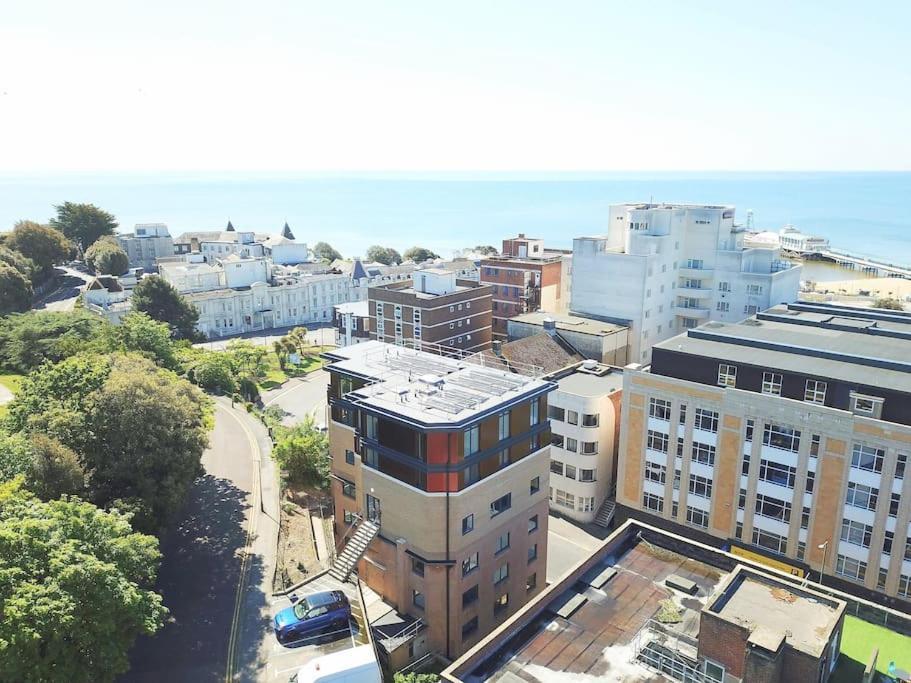 The Pad By The Beach Penthouse Apartment With Sunset And City Views บอร์นมัธ ภายนอก รูปภาพ