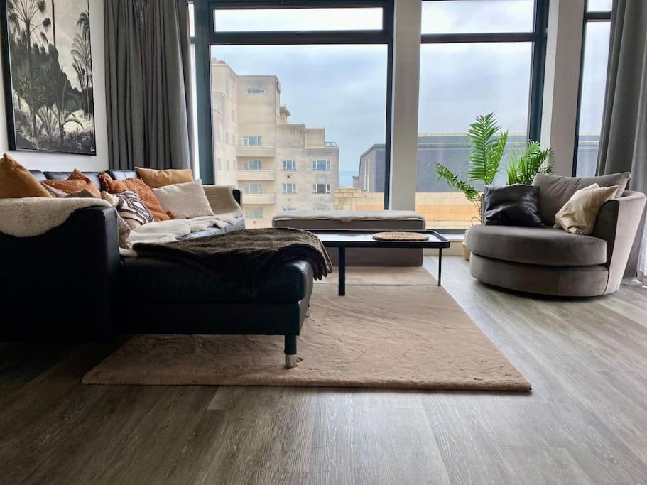 The Pad By The Beach Penthouse Apartment With Sunset And City Views บอร์นมัธ ภายนอก รูปภาพ