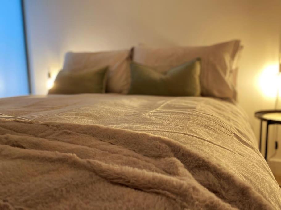 The Pad By The Beach Penthouse Apartment With Sunset And City Views บอร์นมัธ ภายนอก รูปภาพ