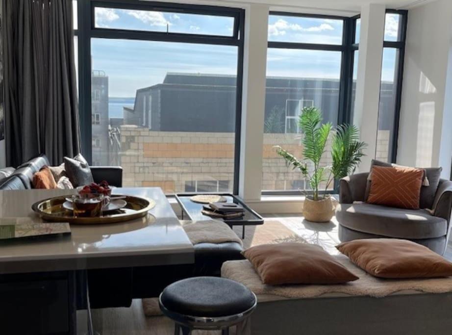 The Pad By The Beach Penthouse Apartment With Sunset And City Views บอร์นมัธ ภายนอก รูปภาพ